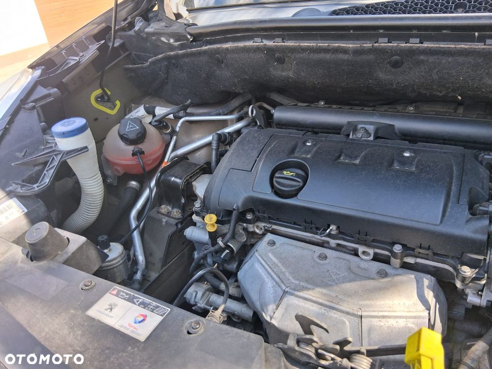 Peugeot Partner 98 VTi Family - 12