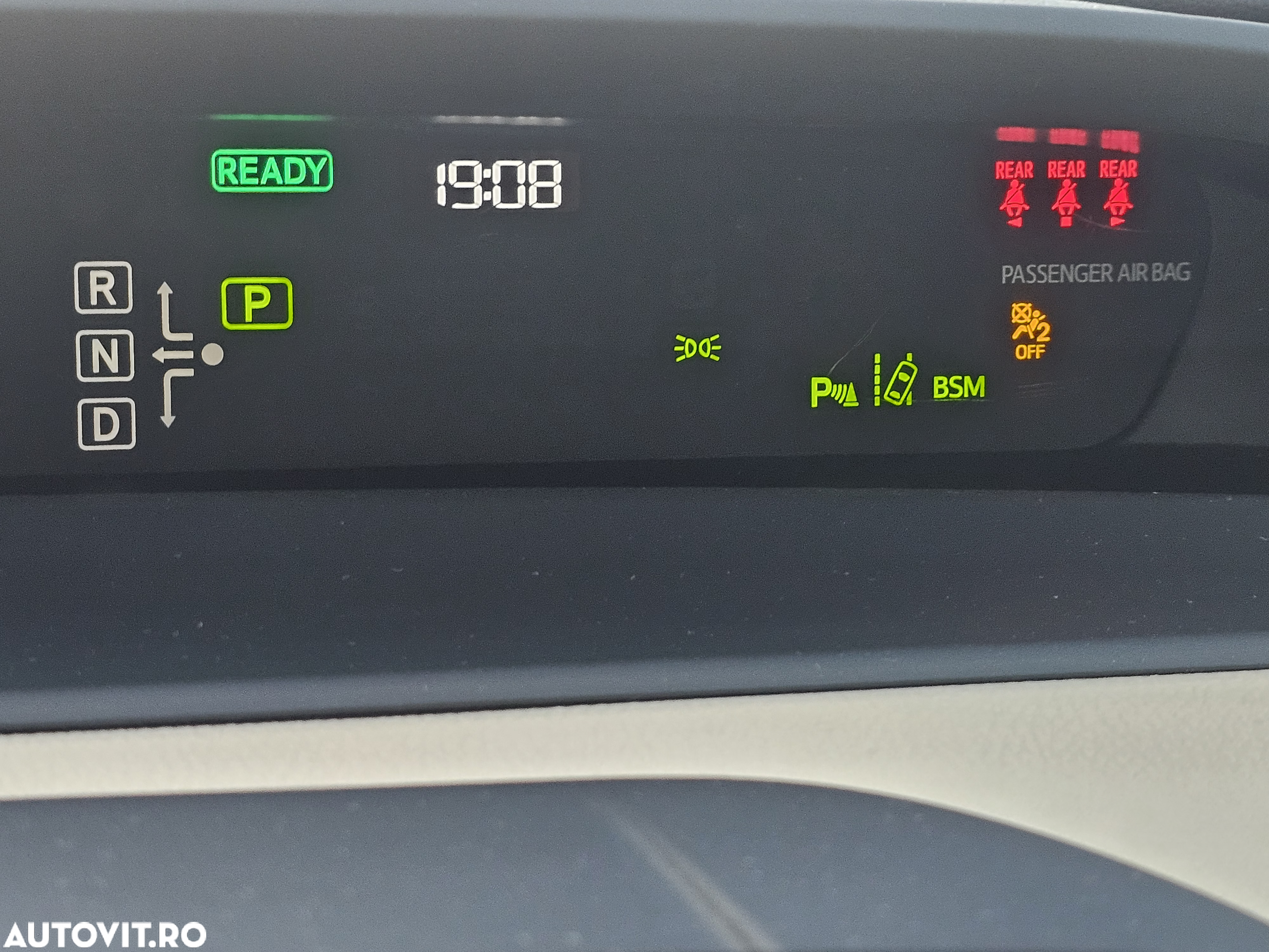 Toyota Prius 1.8 HSD Exclusive Plus - 27