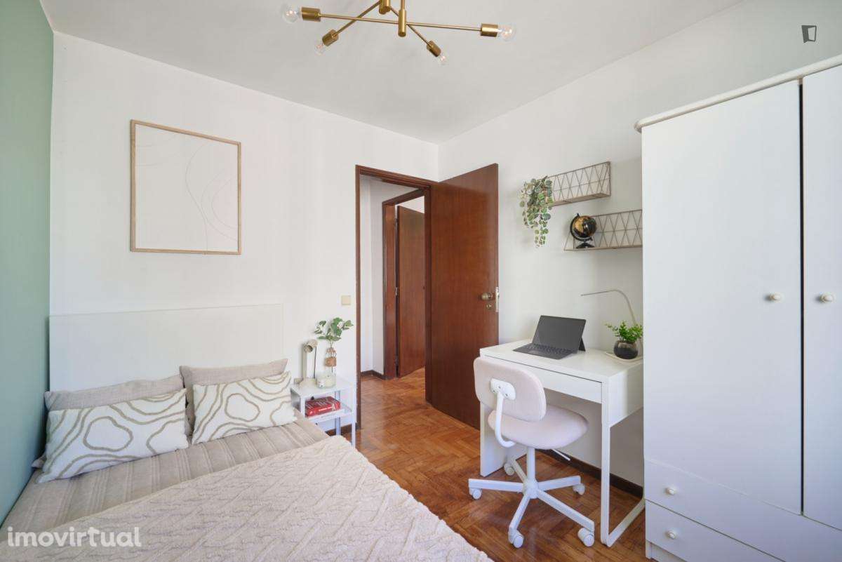 Quarto - localizado em Benfica Lisbon - Grande imagem: 2/28