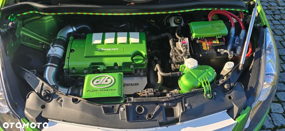 Opel Corsa 1.4 16V Cosmo - 8