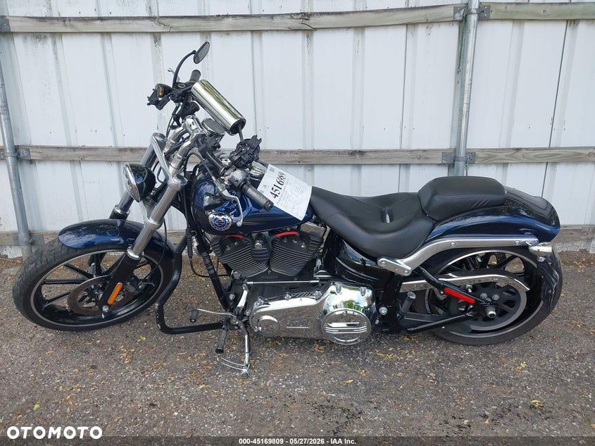 Harley-Davidson Softail Street Bob - 2