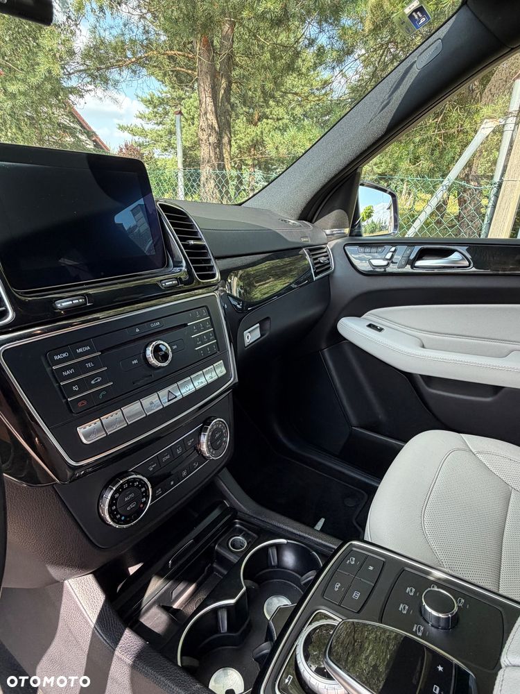 Mercedes-Benz GLS - 28
