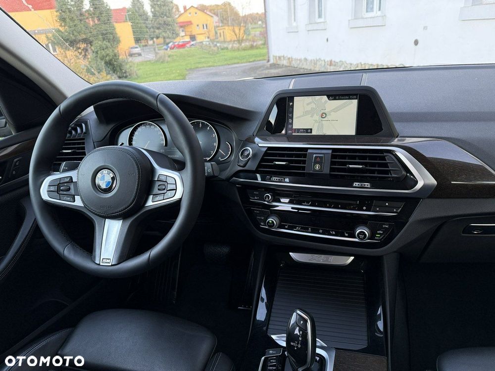 BMW X3 xDrive20i Advantage - 21