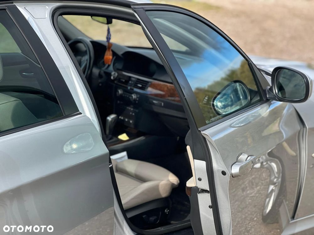BMW Seria 3 320d xDrive DPF - 8