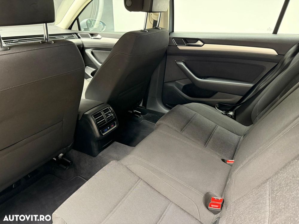 Volkswagen Passat - 12