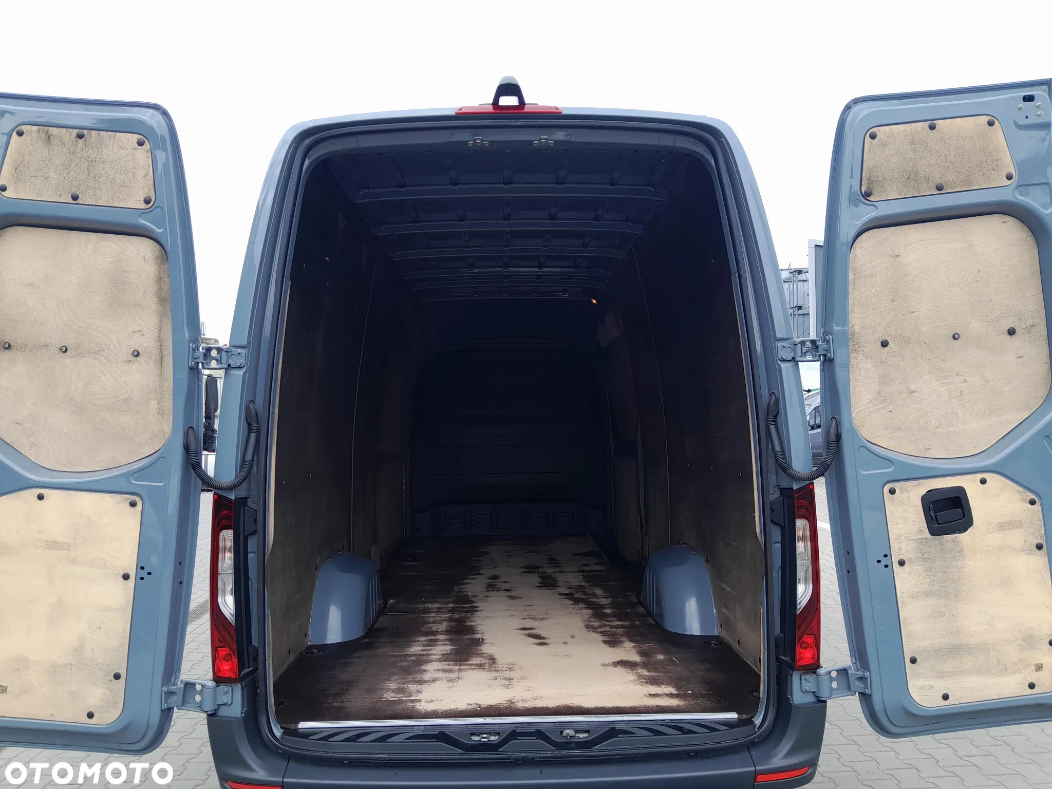 Mercedes-Benz Sprinter - 15