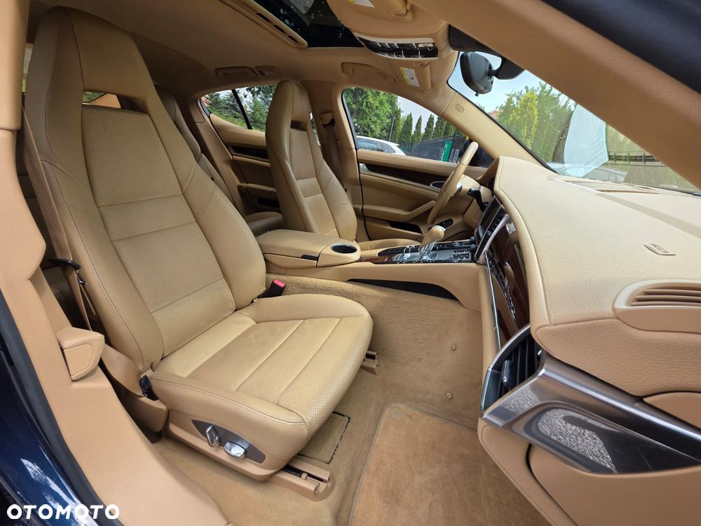 Porsche Panamera 4 PDK Platinum Edition - 23