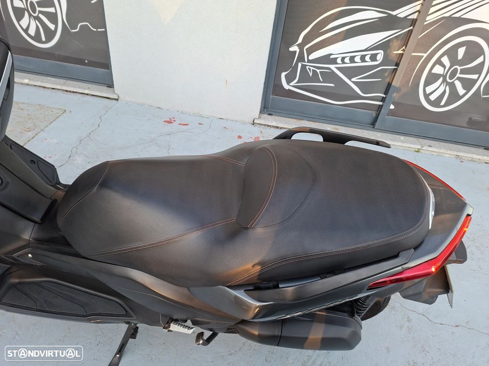 Yamaha X-Max - 10