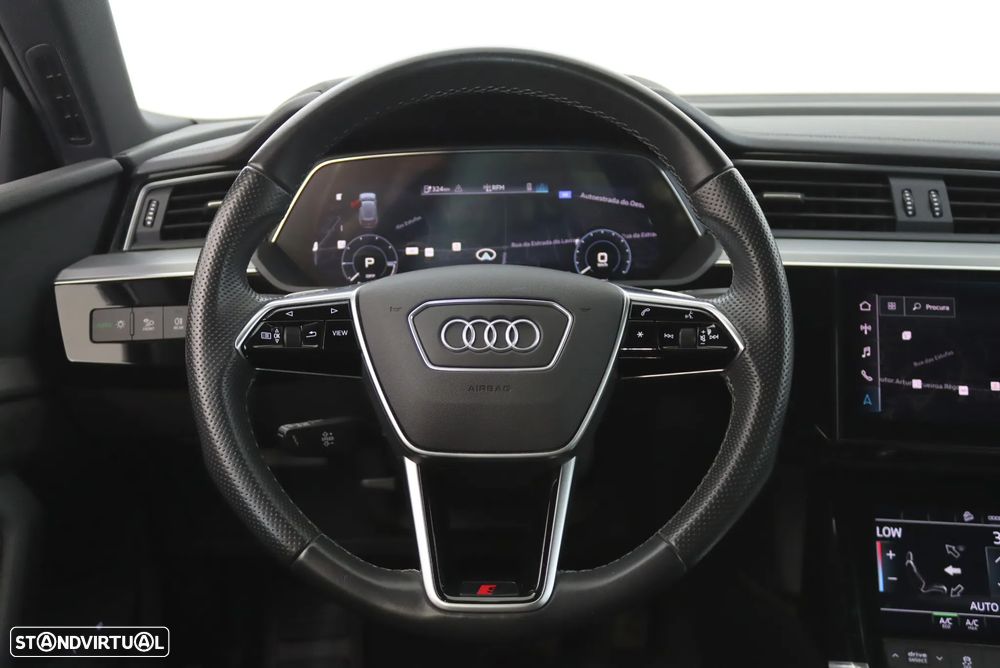 Audi e-tron 55 quattro S line - 11