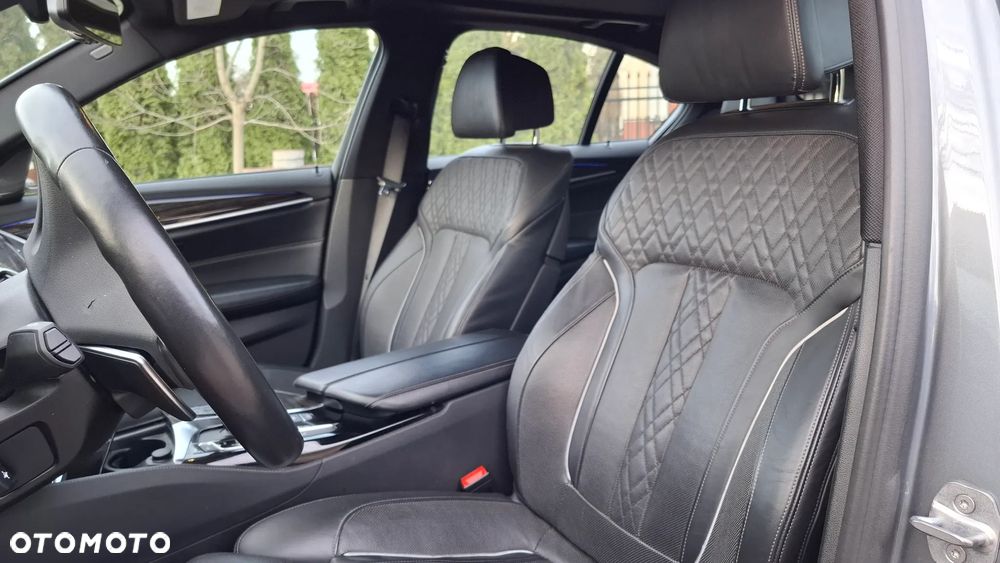 BMW Seria 5 M550i xDrive - 17