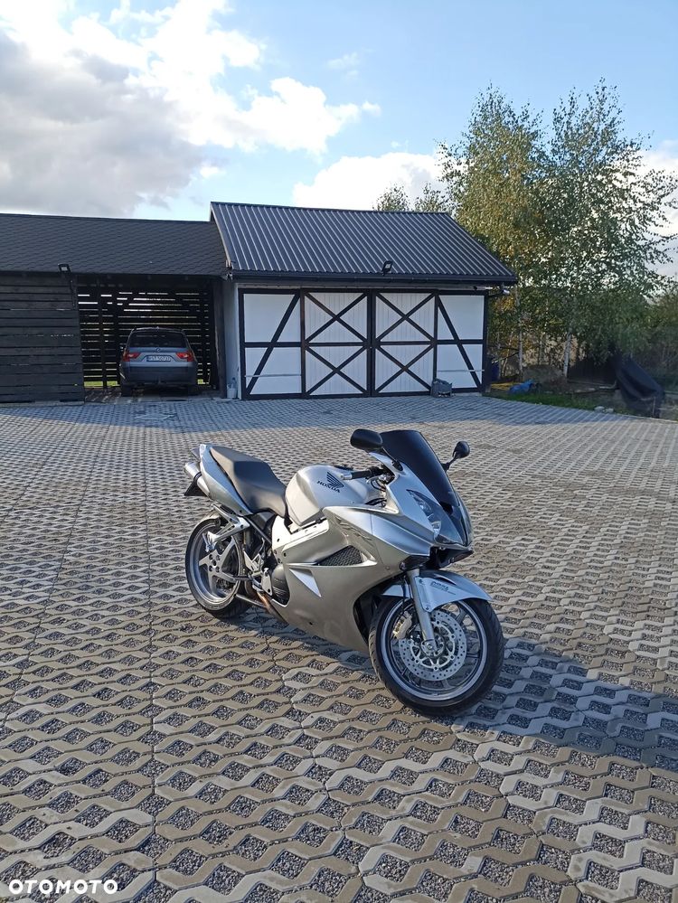 Honda VFR - 22
