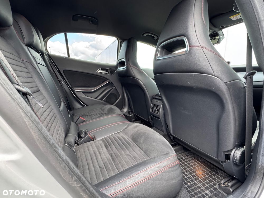 Mercedes-Benz GLA - 16
