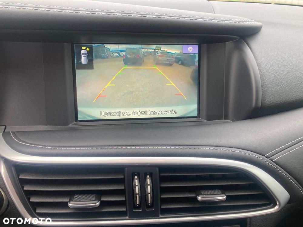 Infiniti Q30 1.6t Premium 7DCT - 28