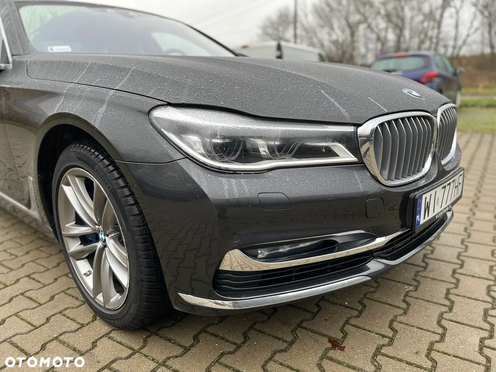 BMW Seria 7 750i xDrive - 3