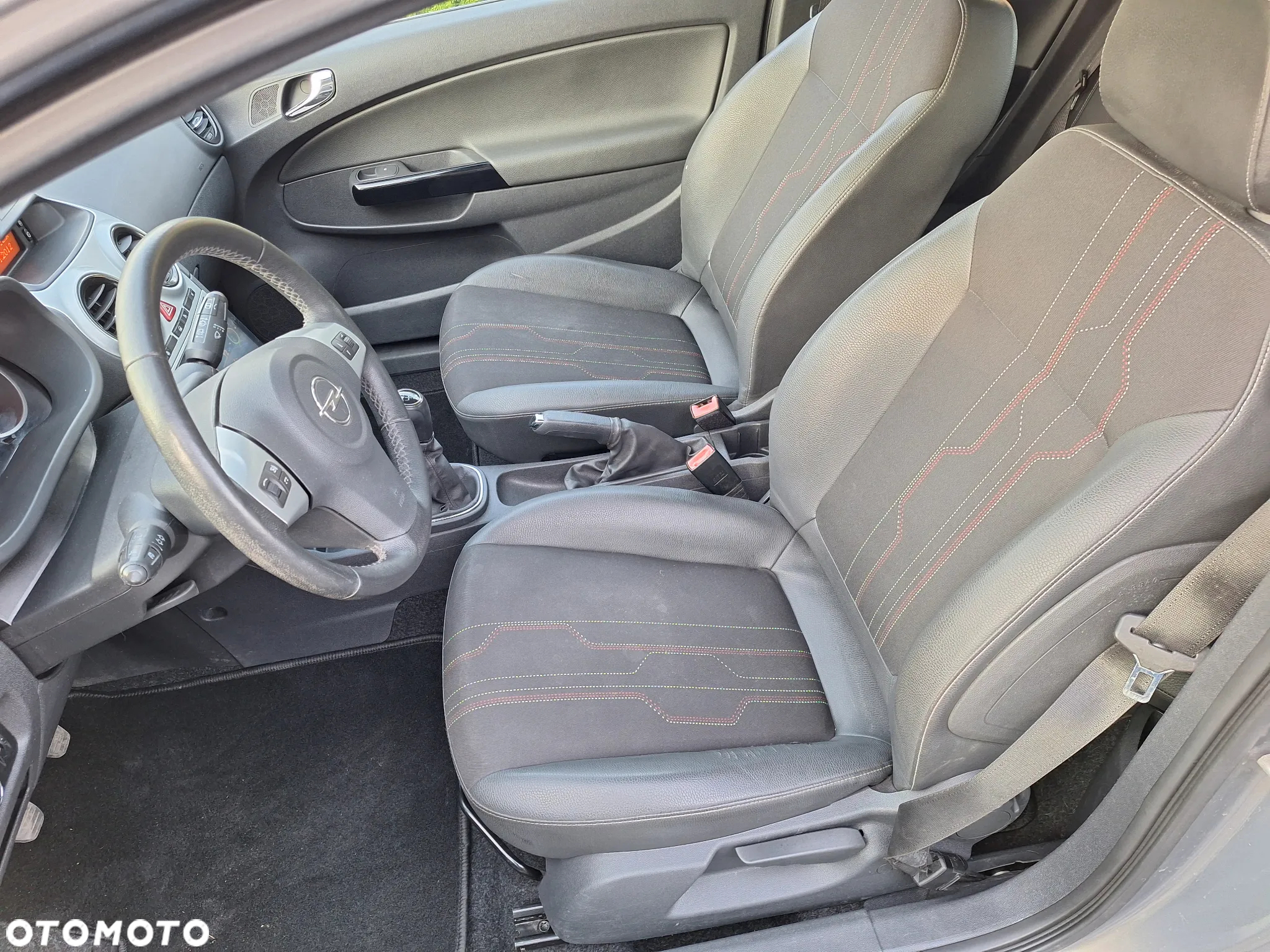 Opel Corsa 1.4 16V 150 Jahre - 10