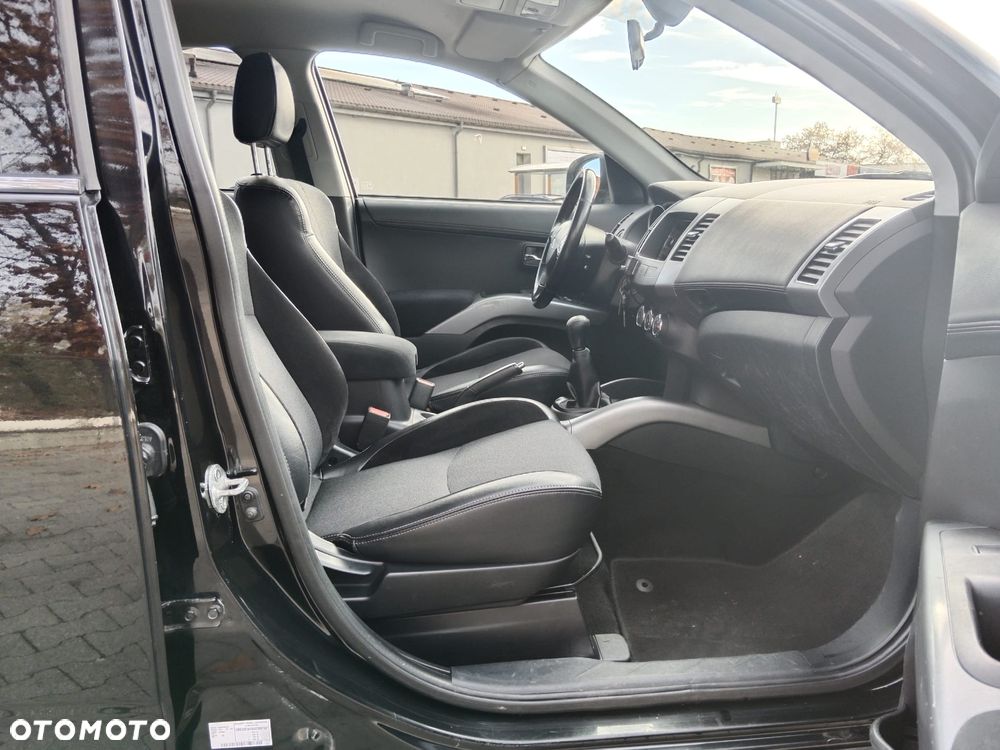 Mitsubishi Outlander 2.0 Intense + NAVI 2WD EU5 - 12