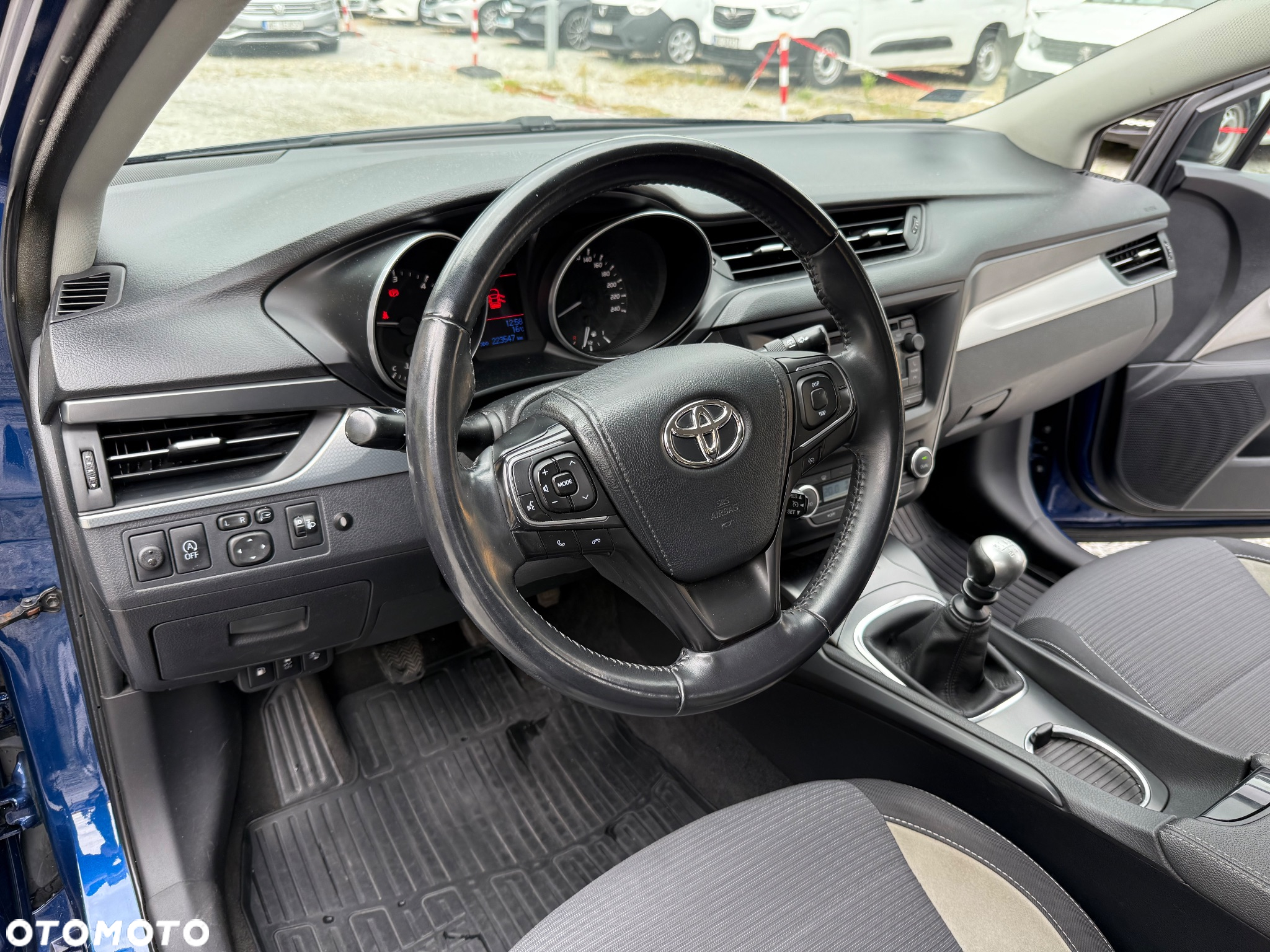 Toyota Avensis 2.0 D-4D Premium - 9