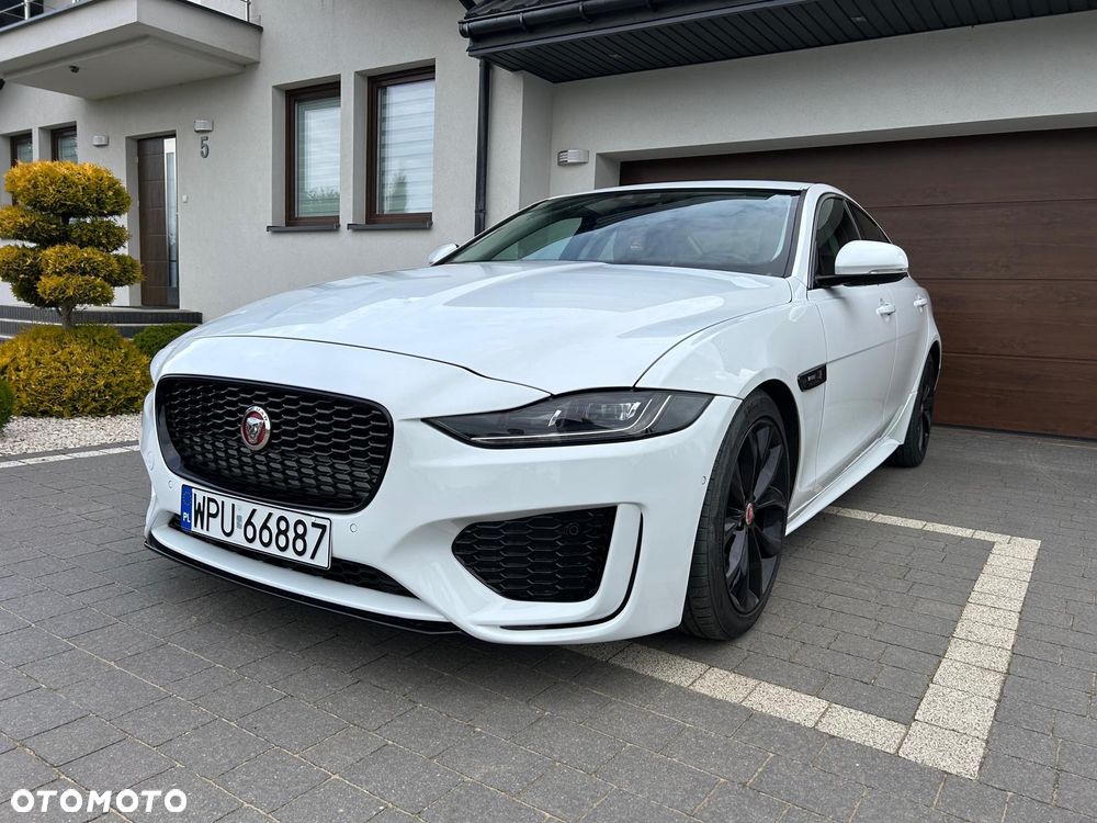 Jaguar XE 2.0 T R-Sport - 1