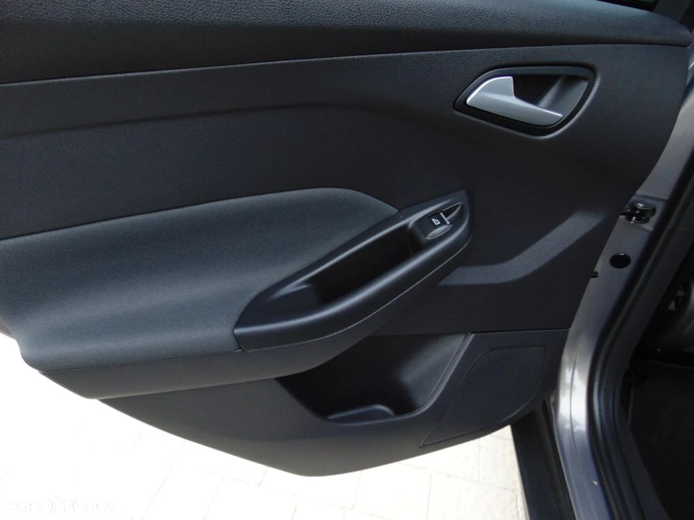 Ford Focus 1.0 EcoBoost Titanium - 22