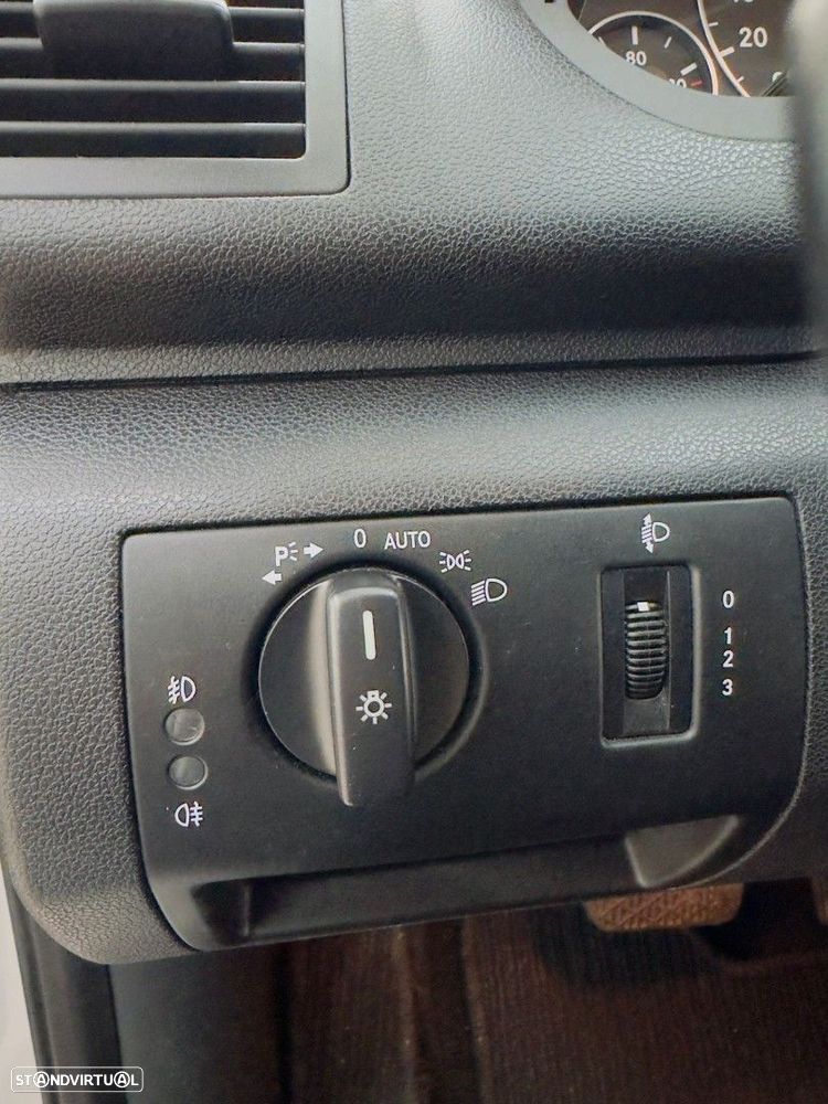 Mercedes-Benz A 200 Elegance Automatic - 18