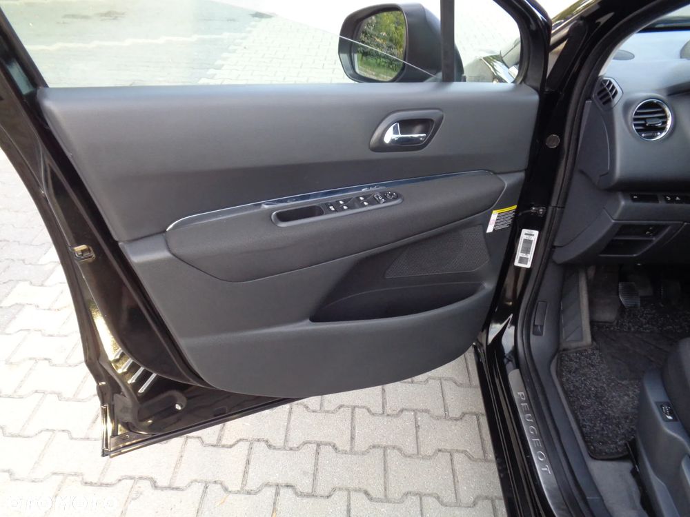 Peugeot 5008 HDI FAP 150 Family - 23