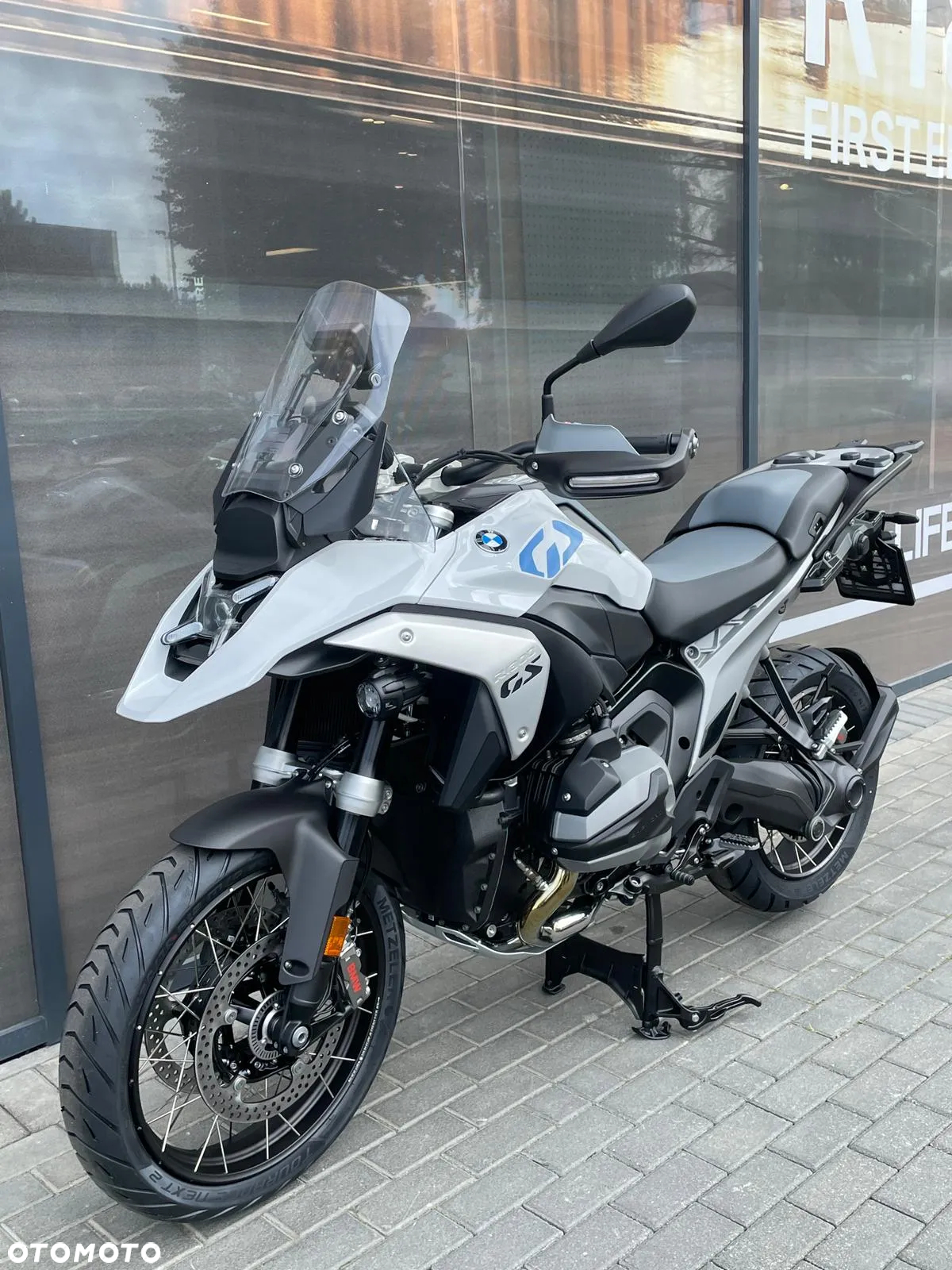 BMW R - 8