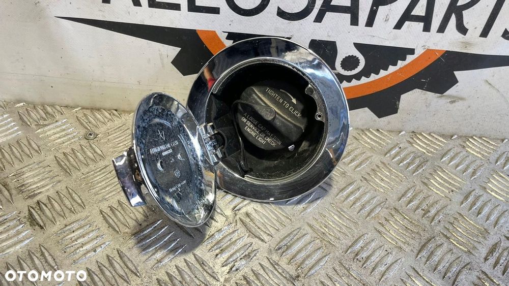 klapka wlew paliwa dodge challenger 2015- - 2