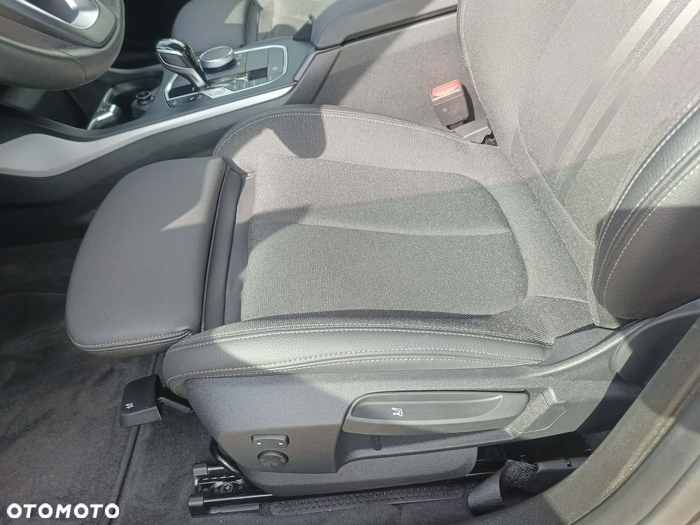 BMW Seria 2 218d Sport Line sport - 28