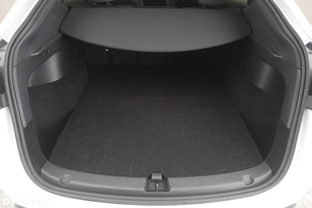 Tesla Model Y - 16