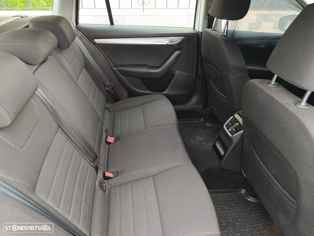 Skoda Octavia Break 1.6 TDi Sportline - 7