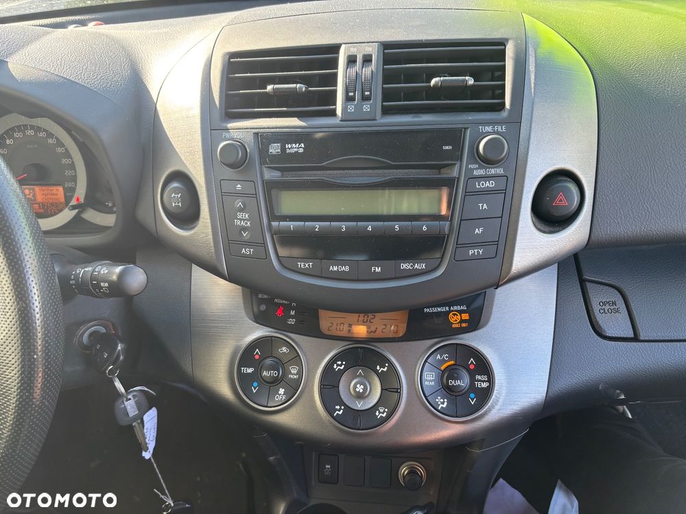 Toyota RAV4 2.2 D-4D 4x4 - 9