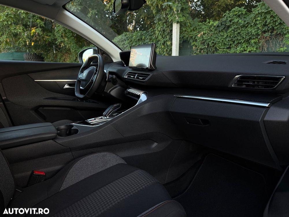 Peugeot 3008 1.2 PureTech Turbo S&S EAT8 Allure - 18