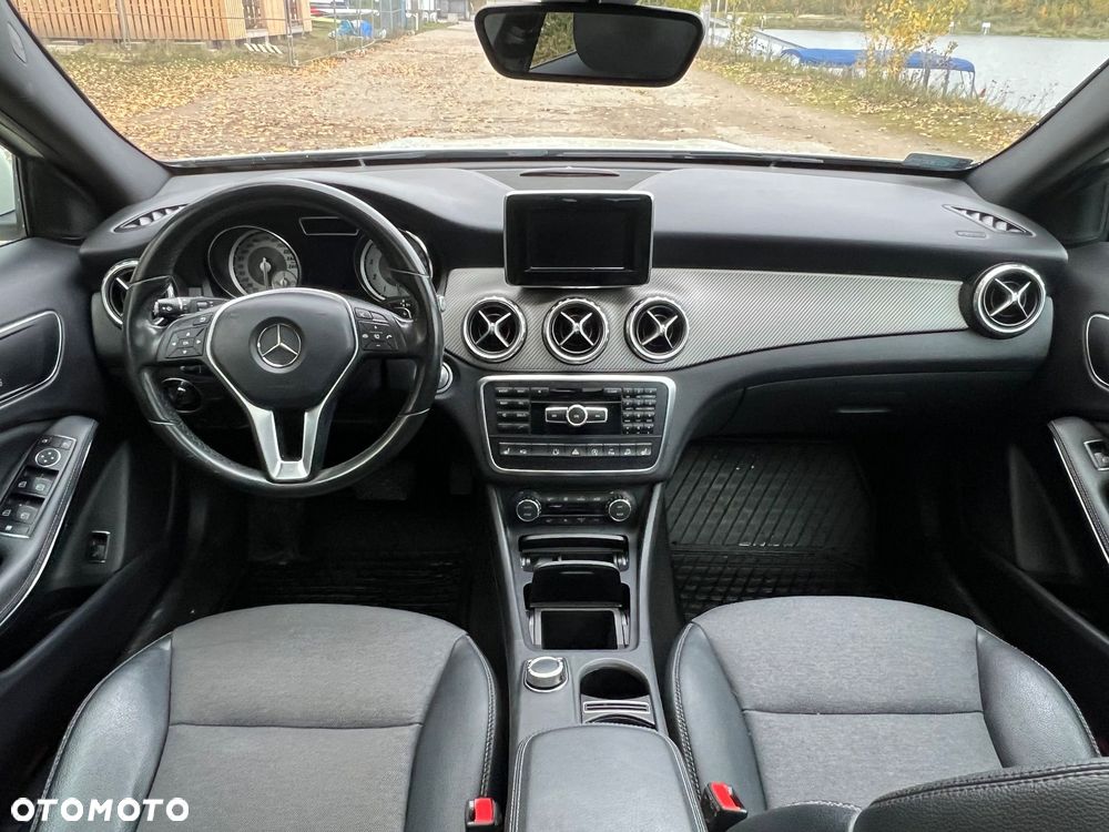 Mercedes-Benz GLA - 24
