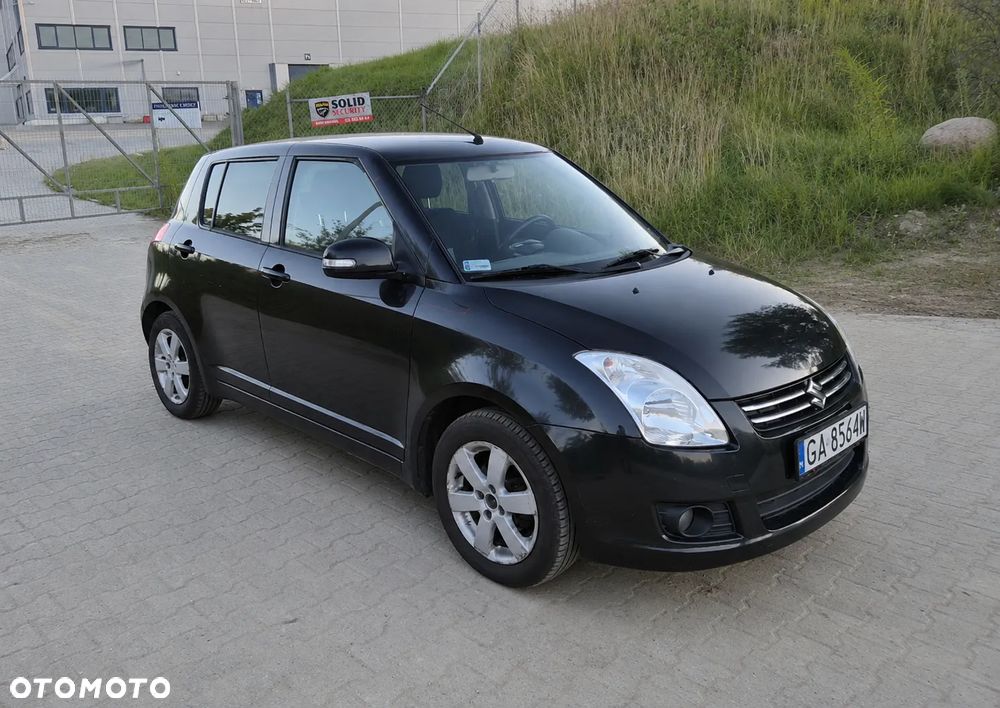 Suzuki Swift 1.3 Limited 25 - 1