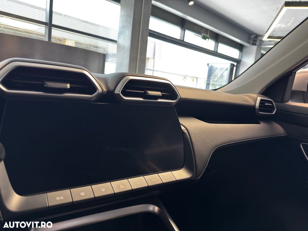 MG ZS HEV 1.5 GSI AT Exclusive - 12