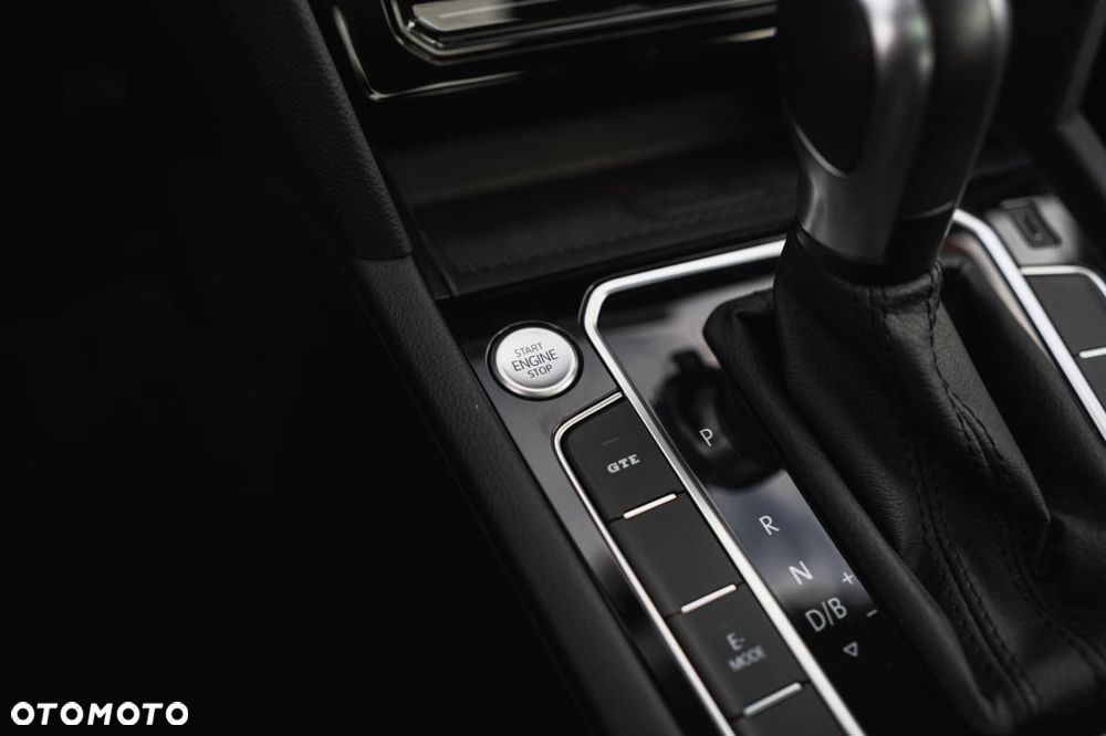 Volkswagen Passat - 20