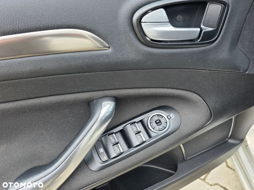 Ford Mondeo 2.3 Ghia - 21