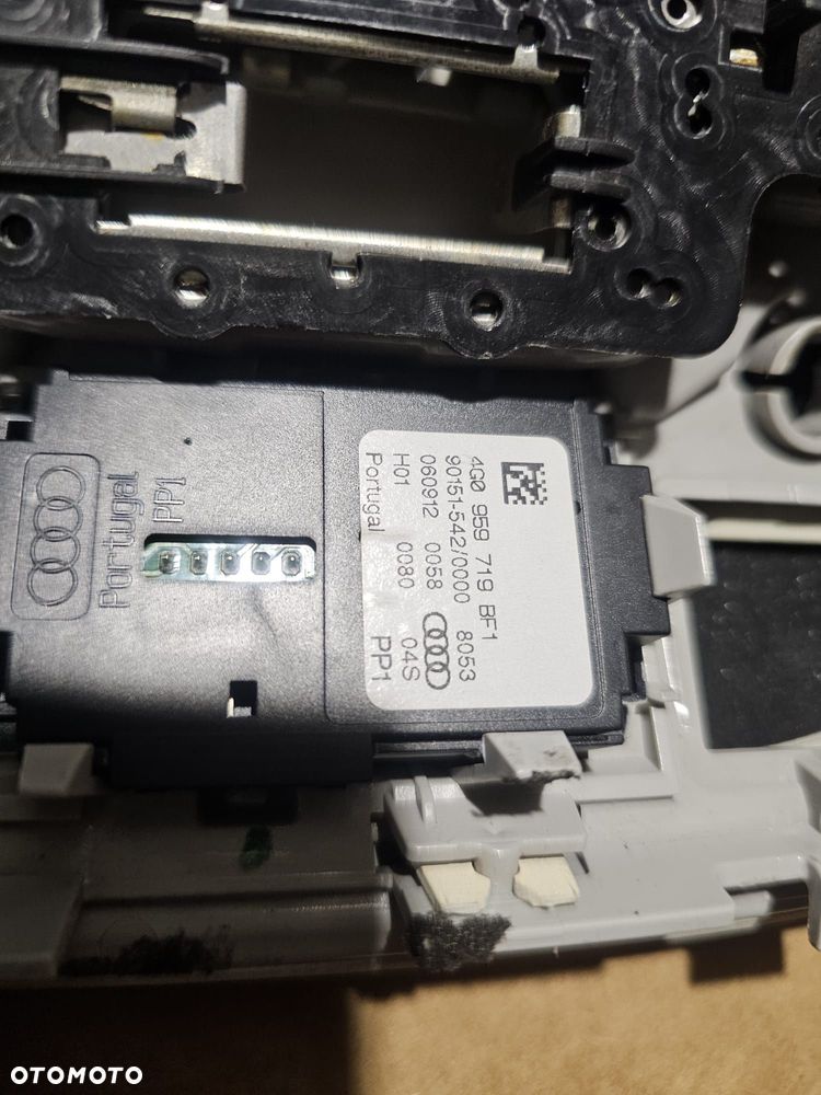Lampka podsufitki oświetlenie kabiny wnętrza Audi A6 A7 C7 4G Eu - 5