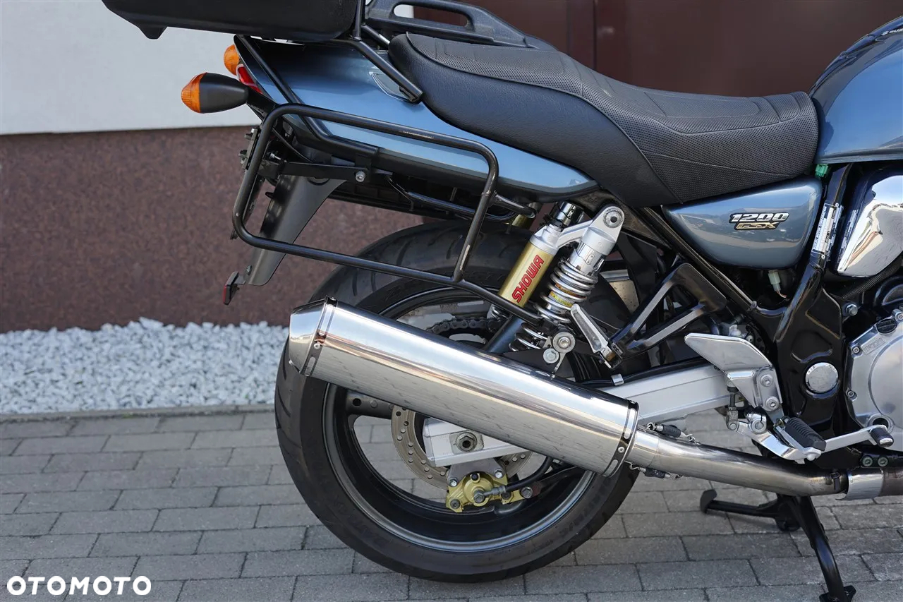 Suzuki GSX - 6