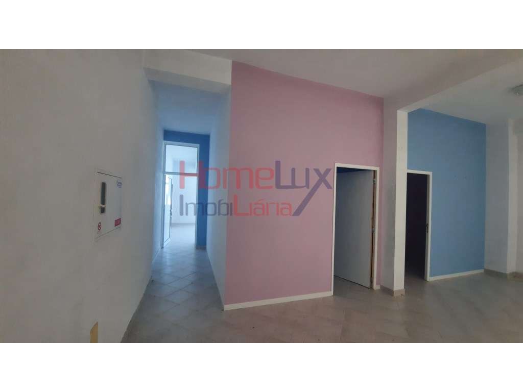 Loja comercial no Centro de Castro Daire para Venda - Grande imagem: 3/16