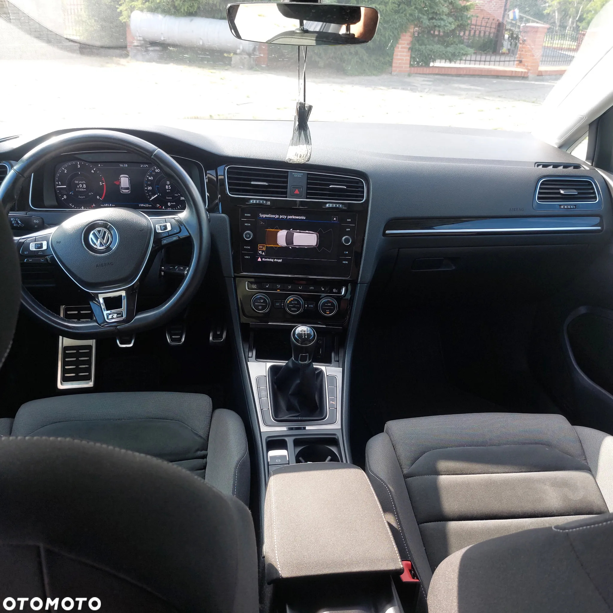 Volkswagen Golf - 25