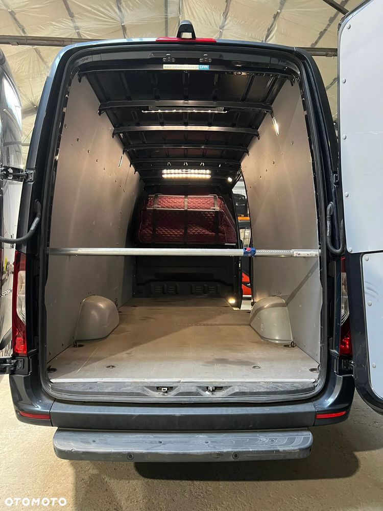 Mercedes-Benz Sprinter - 9