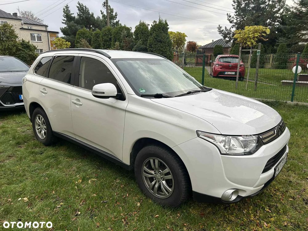 Mitsubishi Outlander 2.0 Invite + 2WD - 1
