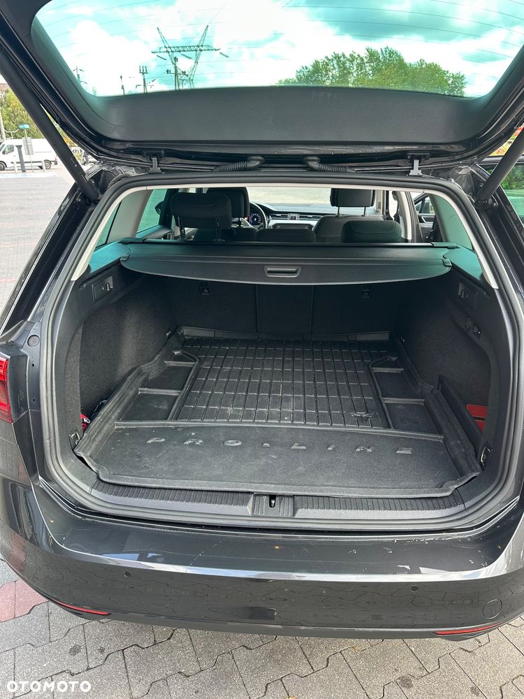 Volkswagen Passat - 16
