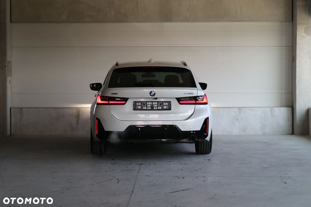 BMW Seria 3 330i xDrive M Sport - 5