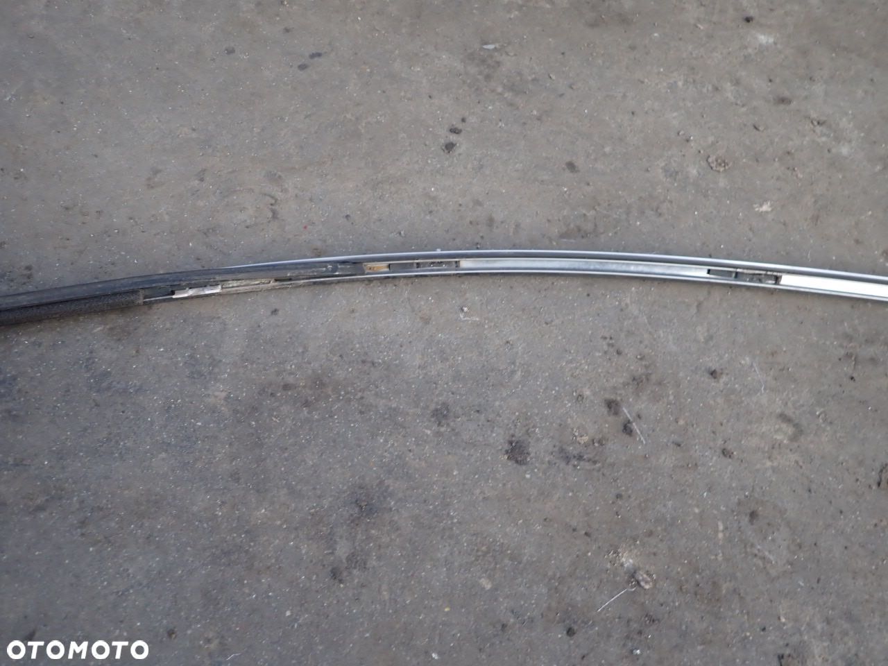 LISTWA DACHOWA PRAWA INFINITI M37X - 1