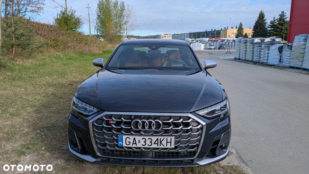 Audi S8 - 2