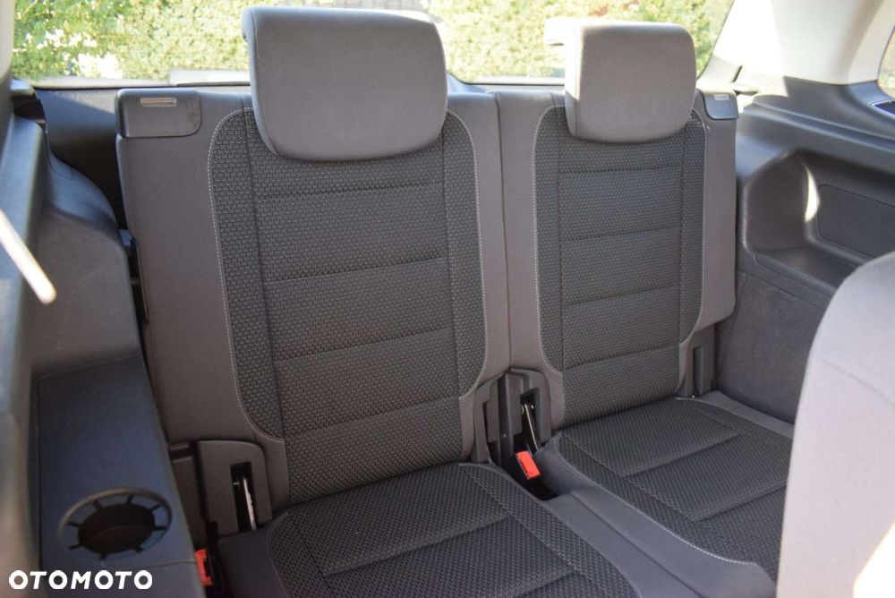 Volkswagen Touran - 22