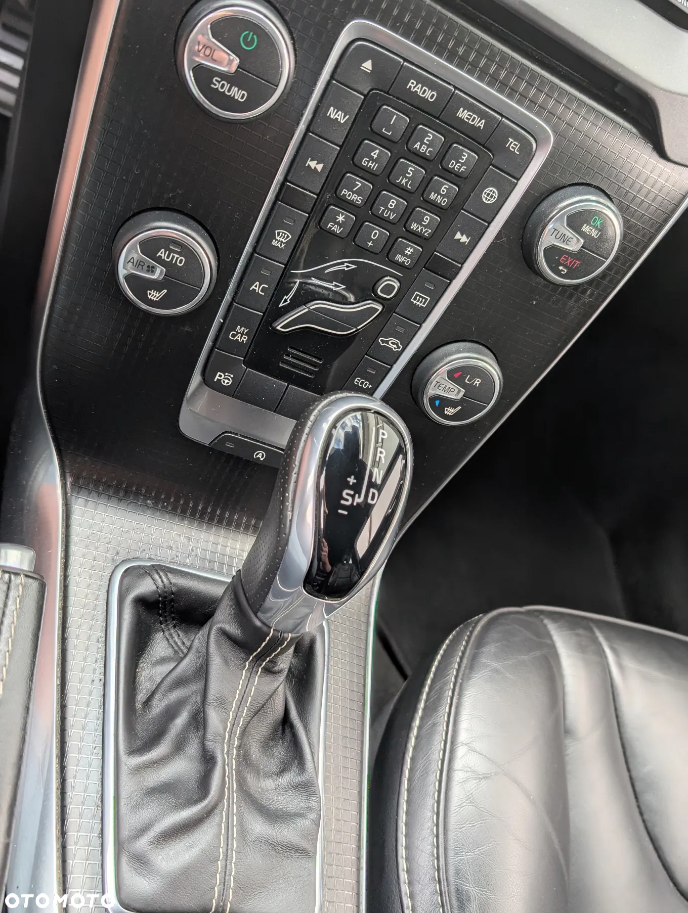Volvo V40 D3 Geartronic RDesign - 24