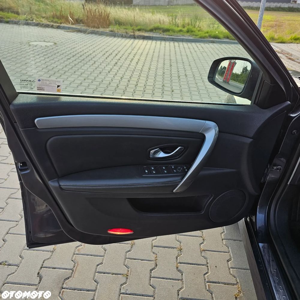 Renault Laguna dCi 180 FAP GT - 20